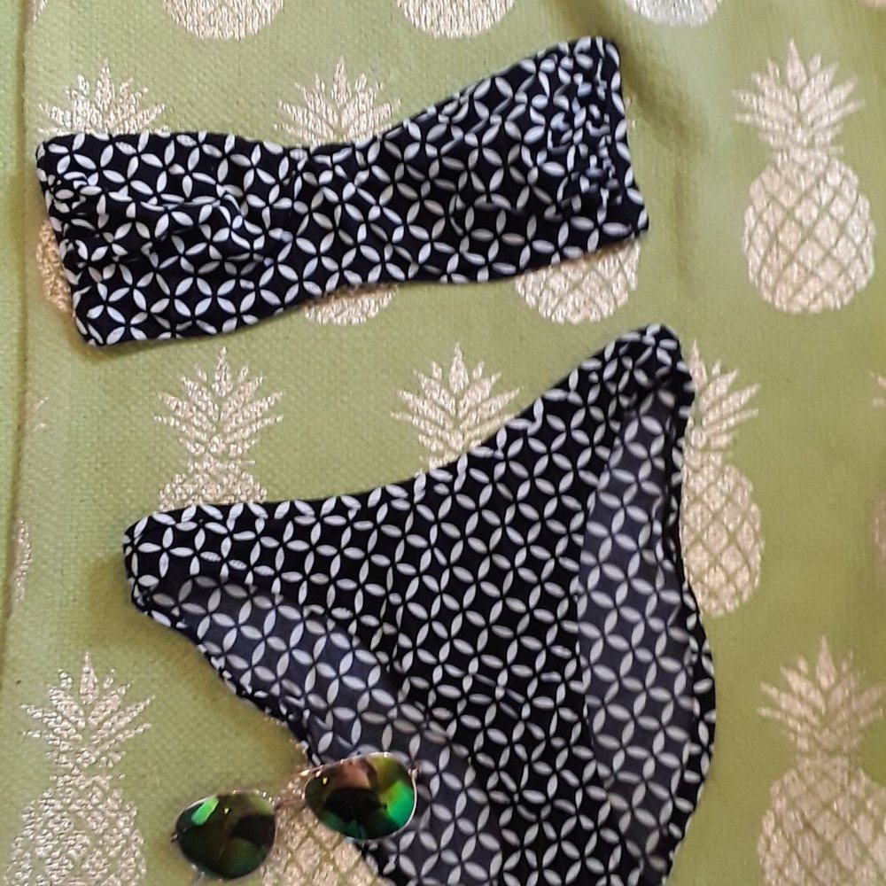 Like New Victoria Secret black white bikini